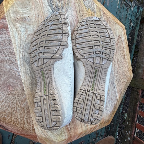 Skechers Size 9 Beige/Cream Slip-On Loafers - Picture 8 of 9